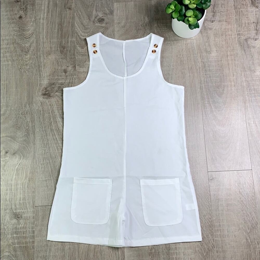 NWT White Sleeveless Romper Button Detail  with Pockets Women's Size Small